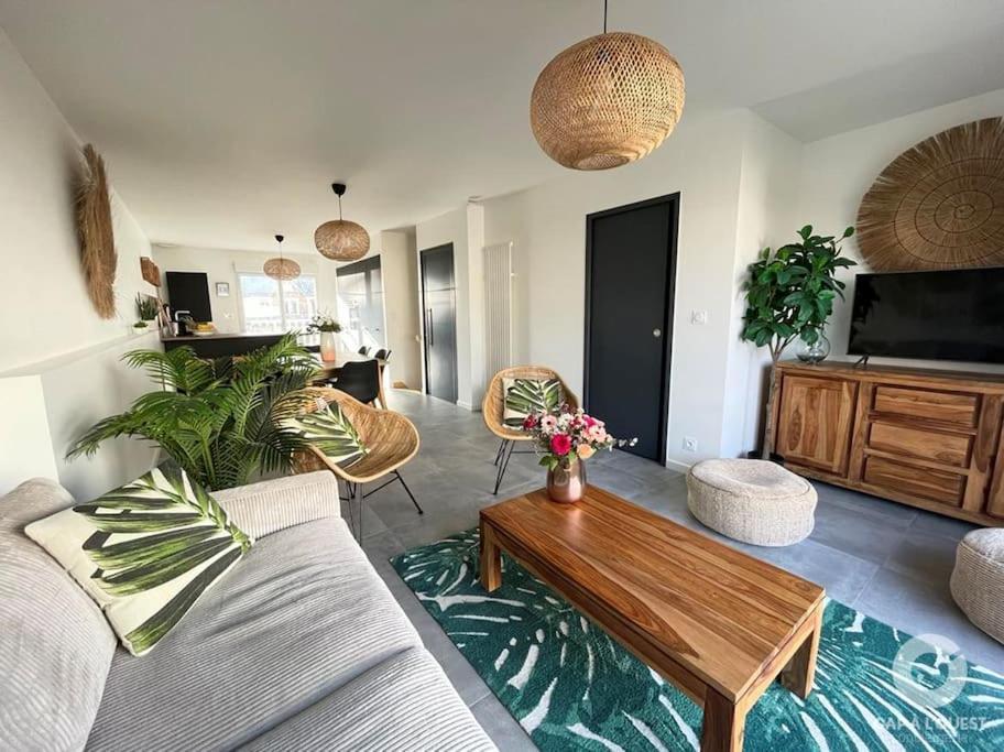 .La Villa Sablaise. Maison Avec Place De Parking Au Coeur Du Quartier Arago เลส์ซาบล์-โดล็อนน์ ภายนอก รูปภาพ